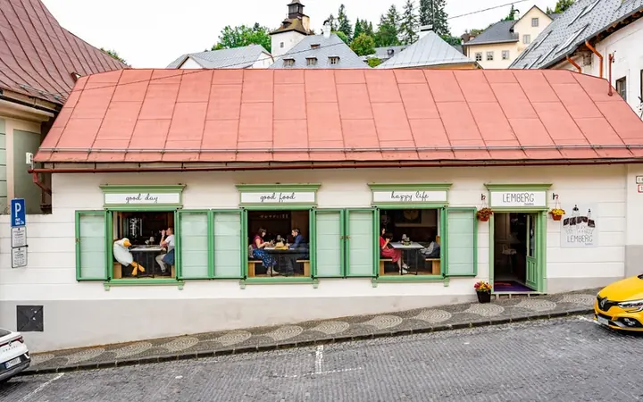 Priečelie bistra LEMBERG na Radničnom námestí v Banskej Štiavnici