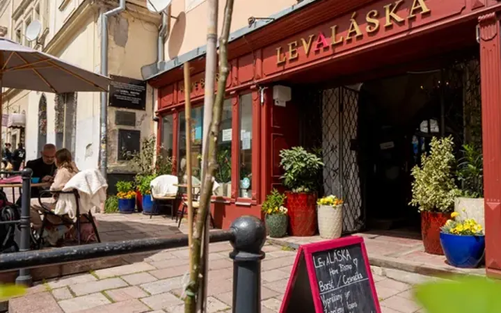 Priečelie bistra Lev a Láska v Banskej Štiavnici